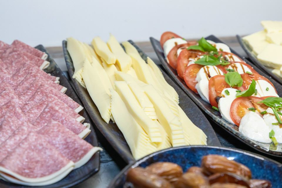 Wurst- und Käseauswahl